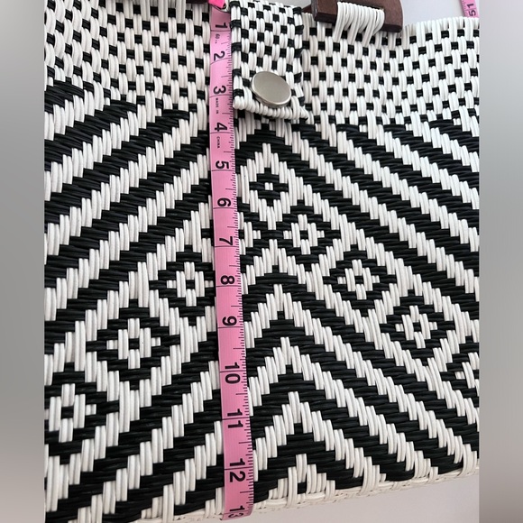 NWOT Guatemalan Handwoven Tote Bag Beach Large Black and white - Picture 10 of 13